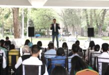 Более 70 ведущих компаний приняли участие в ярмарке вакансий в Бишкеке