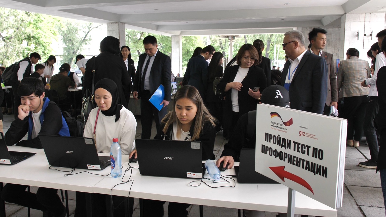 7e2fcb0c 7689 40a0 8dc1 9519a28e4960 Более 70 ведущих компаний приняли участие в ярмарке вакансий в Бишкеке