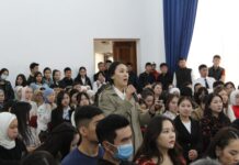 Студенттер менен биргеликте жаштар арасындагы экстремизмге каршы аракеттер талкууланды