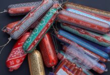 “Адал эмес”: «Тойбосс» колбасасынан чочко эти жана соя табылды