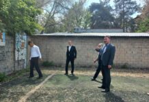 В Бишкеке сносят незаконные объекты вокруг гостиницы «Казахстан»