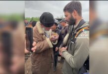 Чет элдик жаран менен англис тилинде сүйлөшкөн аксакал