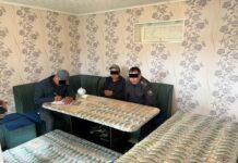 В Баткене мужчину задержали за дачу взятки в $35 тыс. сотруднику ГКНБ