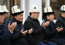 Апрель революциясында курман болгондорго куран окулду