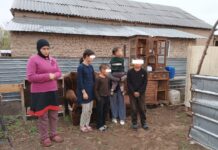 ВИДЕО: Беш баласы менен чатырда жашаган аял жардамга муктаж