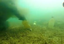 Видео: Водолазы очищают дно Иссык-Куля от мусора и браконьерских сетей