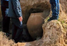 В селе Озгур на берегу реки найден большой старинный кувшин — видео