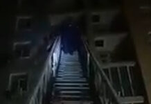 В многоэтажке по улице Жумабека произошел пожар, эвакуировали 100 жильцов — видео