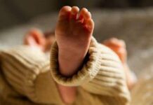 Кыргыз жараны Москвада отургучтан таап алган кызды документтери жок багып келген