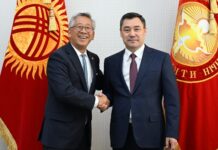 Садыр Жапаров принял помощника госсекретаря США Дональда Лу