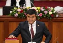 Депутат: “сөзсүз бакырып туруш керекпи?”