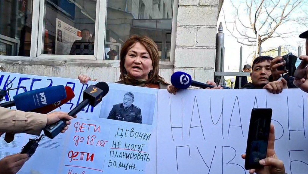 miti 1024x579 1 Бишкек ШИИБинин башчысынын отставкасын талап кылган митинг өтүүдө
