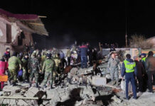 В Жанаозене после взрыва обрушился подъезд дома, есть погибшие и пострадавшие