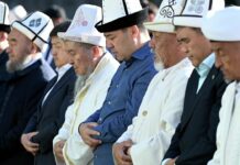 Садыр Жапаров Бишкектеги Айт намазга катышат