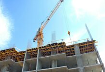 В Джалал-Абаде компания начала самовольно строить многоэтажку. Возбуждено дело