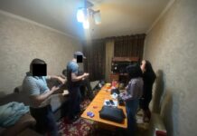 Жалал-Абадда кыздарды сойкулукка шантаж кылып иштетип жүргөн «блогер» кармалды
