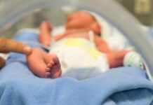 Улуу Британияда алгачкы жолу үч ата-энеден бала төрөлдү