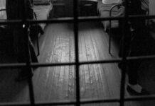 Изнасиловали бутылкой. Подсудимый заявил о пытках в Сузакском РОВД