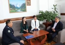 Журналистку «Говори ТВ» насильно вывели из суда. Судебный пристав извинился за подчиненного