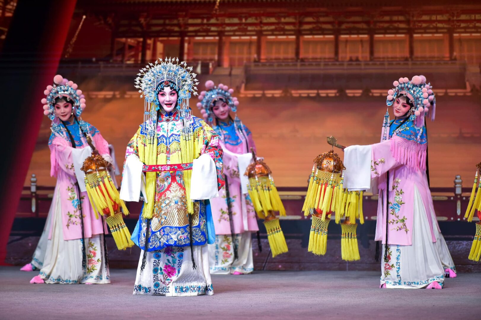 345034912 1756661841396036 8614511495384057364 n Первые леди Кыргызстана, Китая и Узбекистана посетили театр «Ису» в Сиане