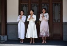 Первые леди Кыргызстана, Китая и Узбекистана посетили театр «Ису» в Сиане