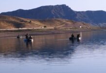 Суу сактагычта кайык менен сүзүп жүргөн эки өспүрүмдүн бирөөсү табылды