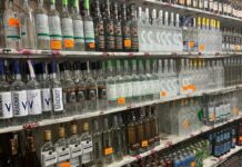 Из незаконного оборота изъято 62 тыс. бутылок алкоголя. Проверяется причастность налоговиков