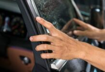 Автовладельцам напомнили, что разрешение на тонировку выдается всего на год