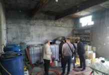 У жителя Сокулука обнаружили более 5 тонн серной кислоты и более тонны электролита