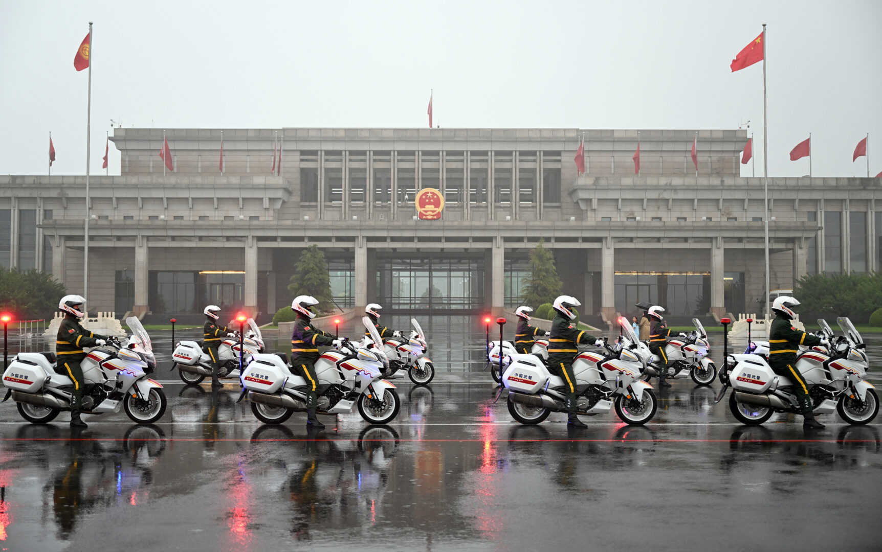 6 1 Садыр Жапаров прибыл в Пекин - фото