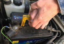 В Сокулуке 22-летний парень украл 10 аккумуляторов из машин