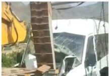 Таш-Көмүр шаарында кичи автобус менен жүк ташуучу унаа сүзүштү