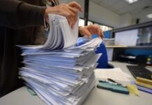 Үч талапкер шайлоого катышуудан баш тартты