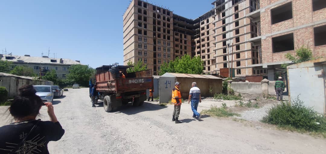WhatsApp Image 2023 05 10 at 18.03.48 В Бишкеке демонтируют незаконно установленные гаражи
