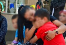 Трогательные фото: осужденные женщины встретились со своими детьми