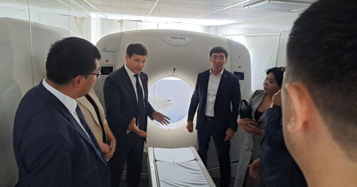 appa Кыргызстанга Япониядан дарт аныктоочу көчмө томографиялык аппарат келди
