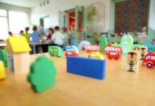 Желающие открыть детсад домашнего типа в Бишкеке проходят обучение