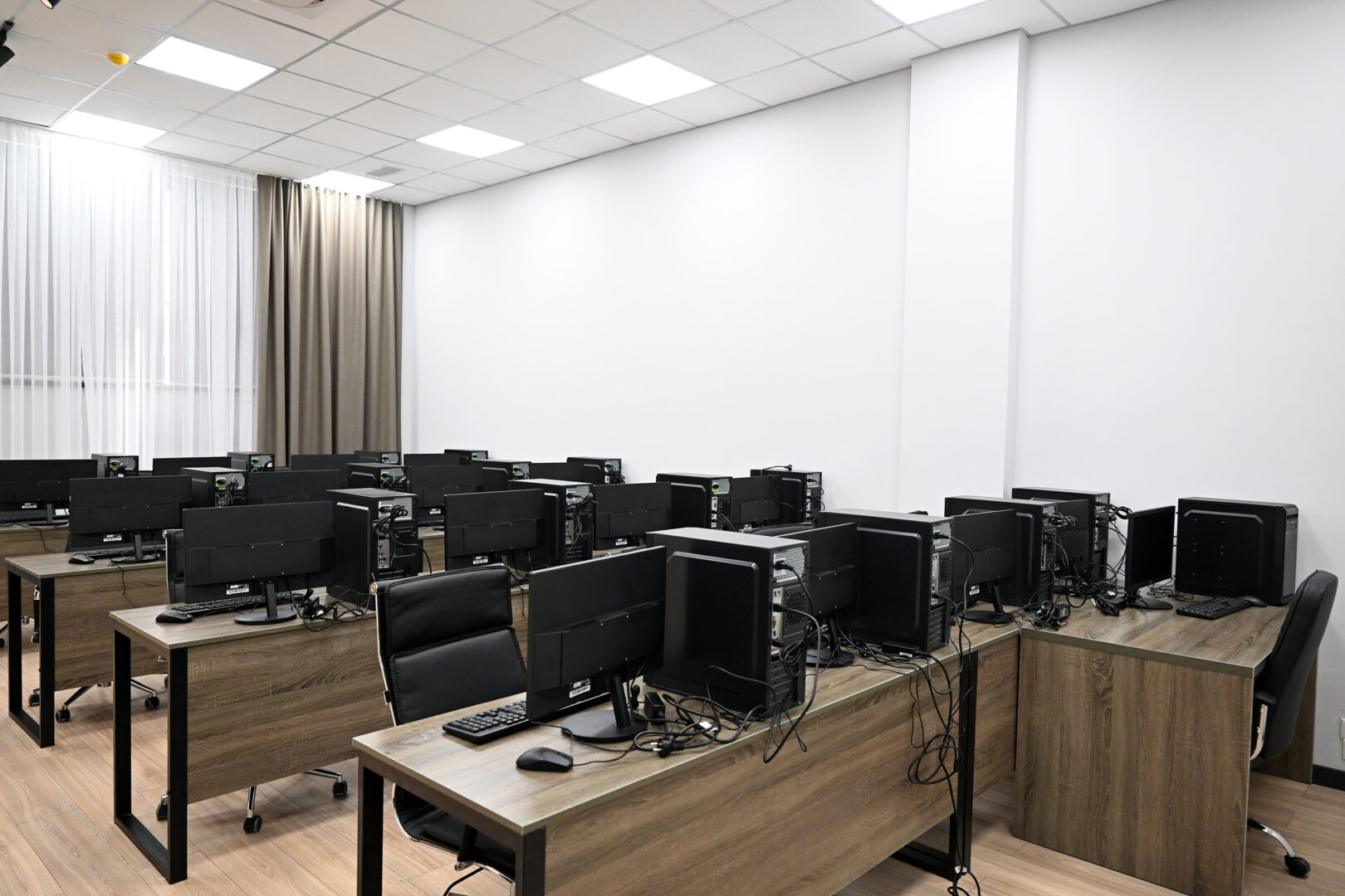 dos 1110 Президент открыл новое здание центра по обеспечению кибербезопасности ГКНБ