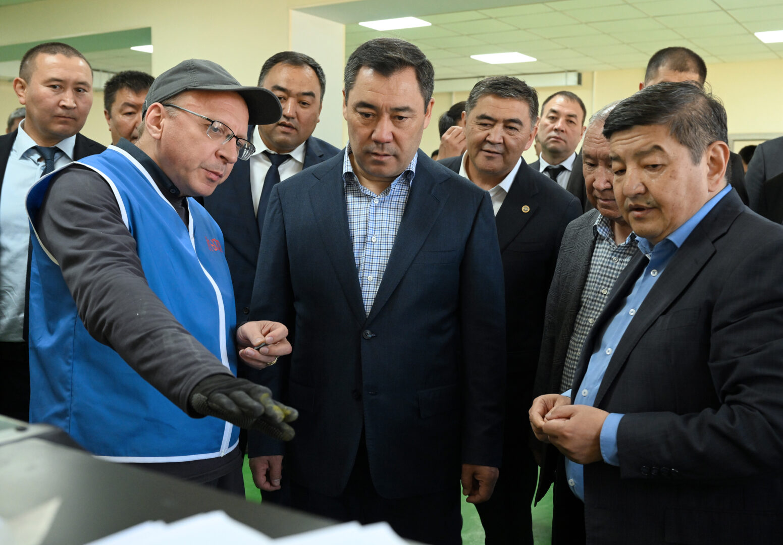 dos 8454 Садыр Жапаров посетил заводы в Бишкеке - фото