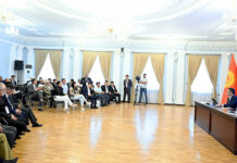 Президент встретился с кандидатами в депутаты ЖК по Ленинскому округу