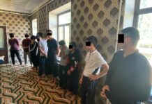 Сузакта окуучулар мектепте эмес, көмүскө медреселерде билим алып жүрүшкөн