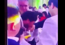 ВИДЕО: Бывший чиновник целует руку Райымбеку Матраимову