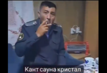 Милиционера застукали пьяным в сауне с путанами — видео