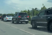 Патрульные в Бишкеке остановили кортеж из 9 машин с выпускниками — видео