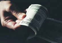 Нацбанк оштрафовал четырех нелегальных валютчиков