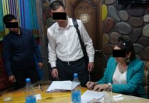 Нарын мамлекеттик университетинин кызматкери коррупцияга шектелип кармалды