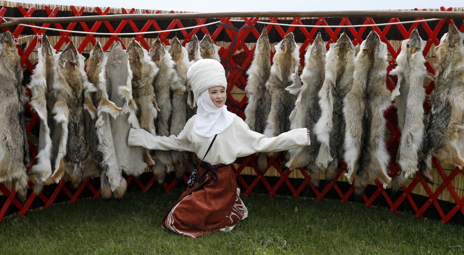 06 Главе Евросовета показали традиции и обычаи кыргызского народа - фото