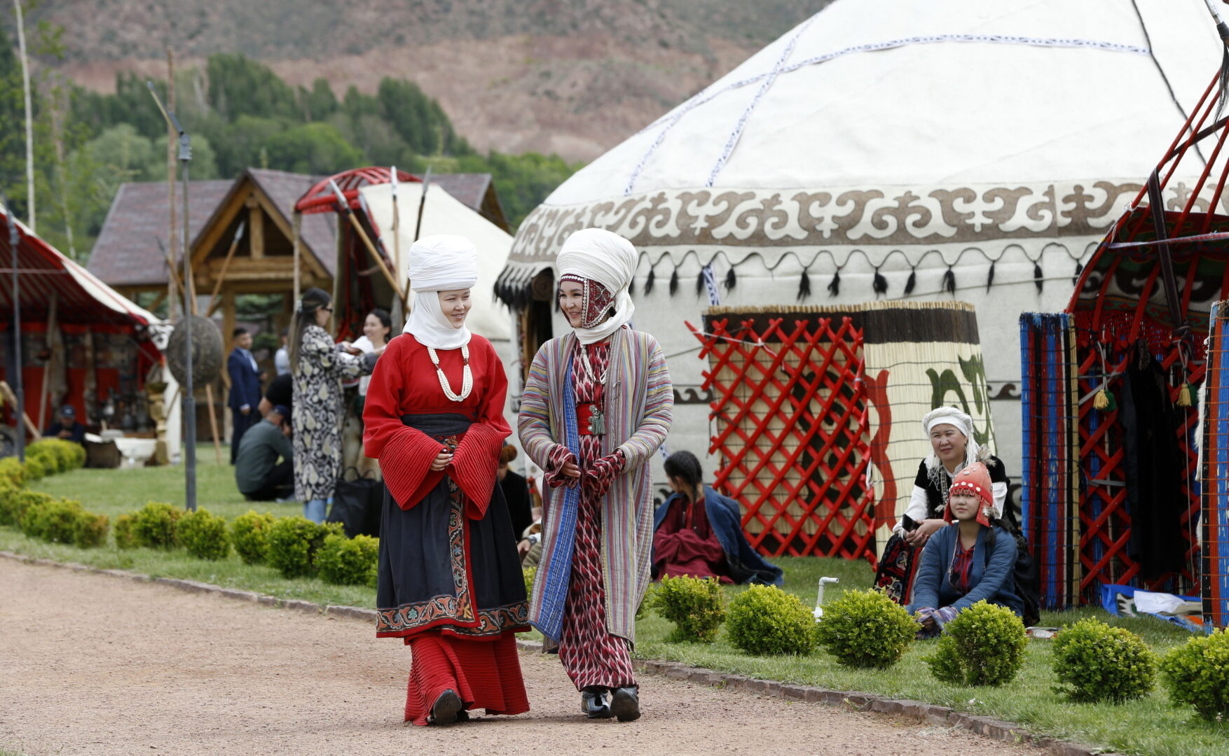08 Главе Евросовета показали традиции и обычаи кыргызского народа - фото
