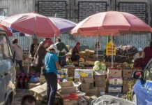 Аким Ленинского района предлагает перенести Ошский рынок за пределы города