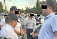ВИДЕО: 20 000 АКШ доллар пара алып жаткан жеринен Чүй облусунун прокуратурасынын башкы адиси кармалды